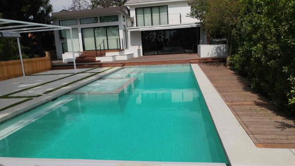 /images/photo-gallery/freeform-pools/0915171201a.2506021441214.jpg