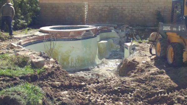 /images/photo-gallery/pool-building-process/0224171013a.1912091417550.jpg
