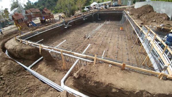 /images/photo-gallery/pool-building-process/0325171521b.1912091419550.jpg