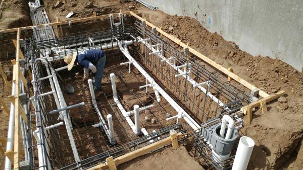 /images/photo-gallery/pool-building-process/0325171523a.1912091419550.jpg